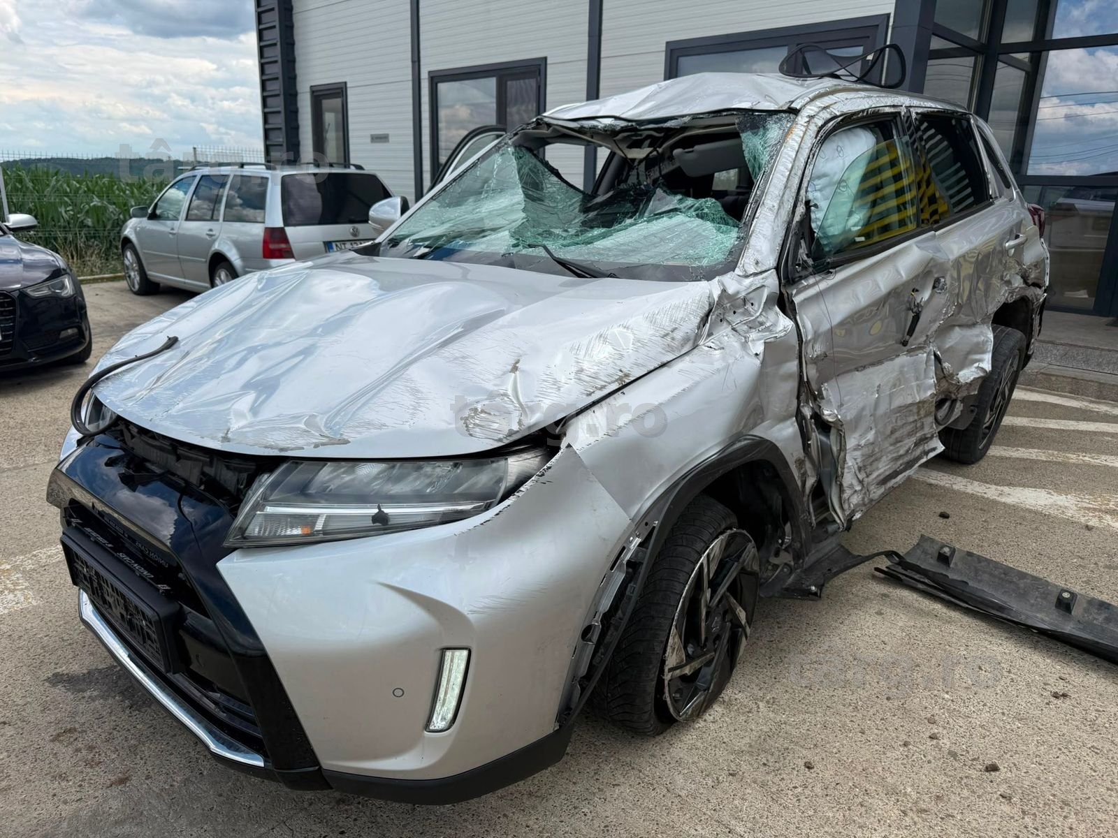 Dezmembrez Suzuky vitara 4 facelift argintie 2025 1.4 hybrid K14D 17.000 km volan stanga