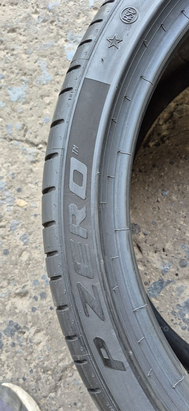 2 anvelope vara Pirelli runflat  275/35/21.Pretul este pe bucata. 4