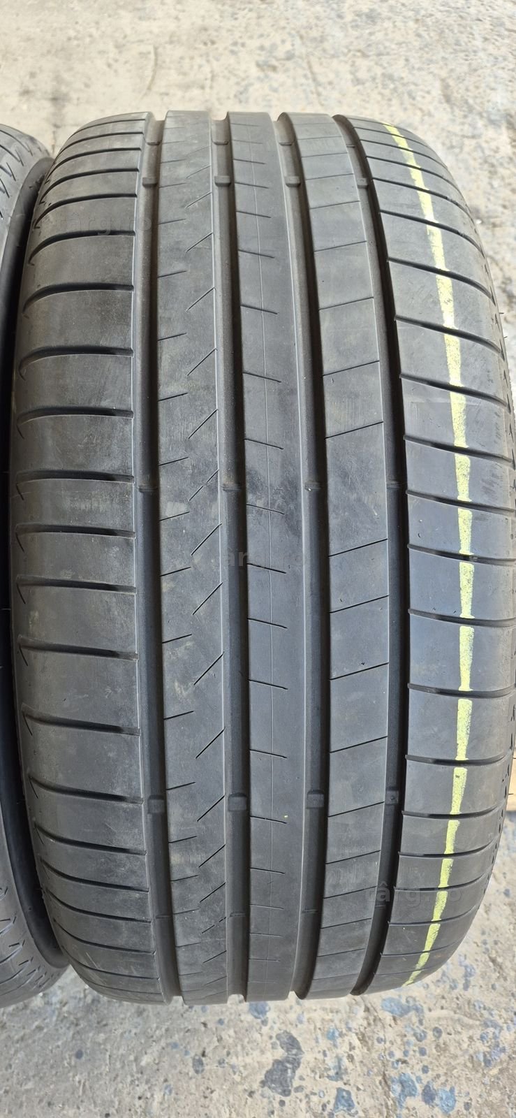 2 anvelope vara Bridgestone 285/35/22,dot 2022.Pretul este pe bucata. 2
