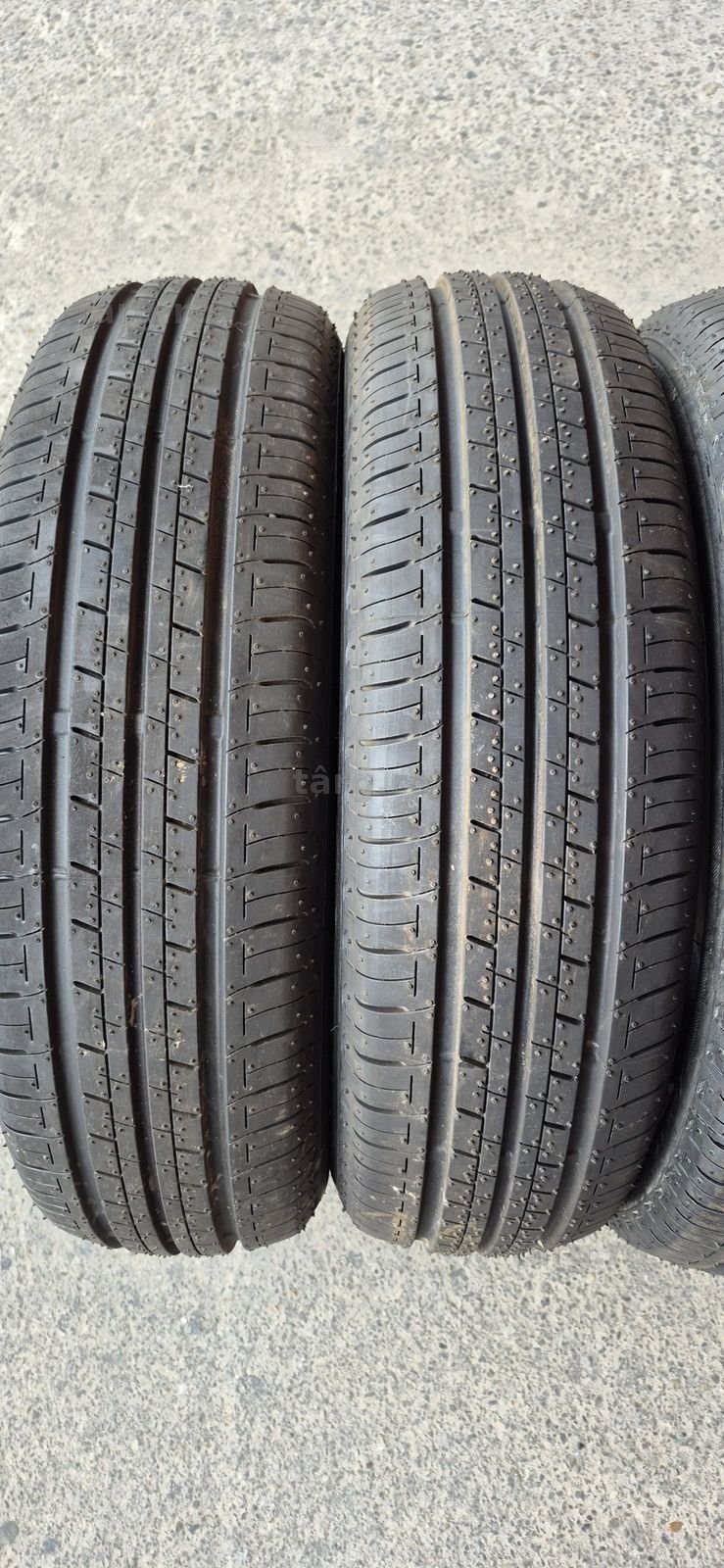 4 anvelope vara noi Bridgestone 175/60/16.Pretul este pe bucata. 2