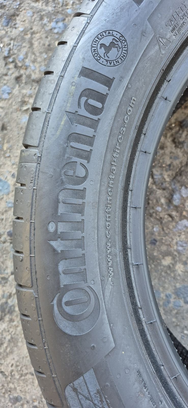 2 anvelope vara runflat ca noi Continental 235/50/18.Pretul este pe bucata. 3