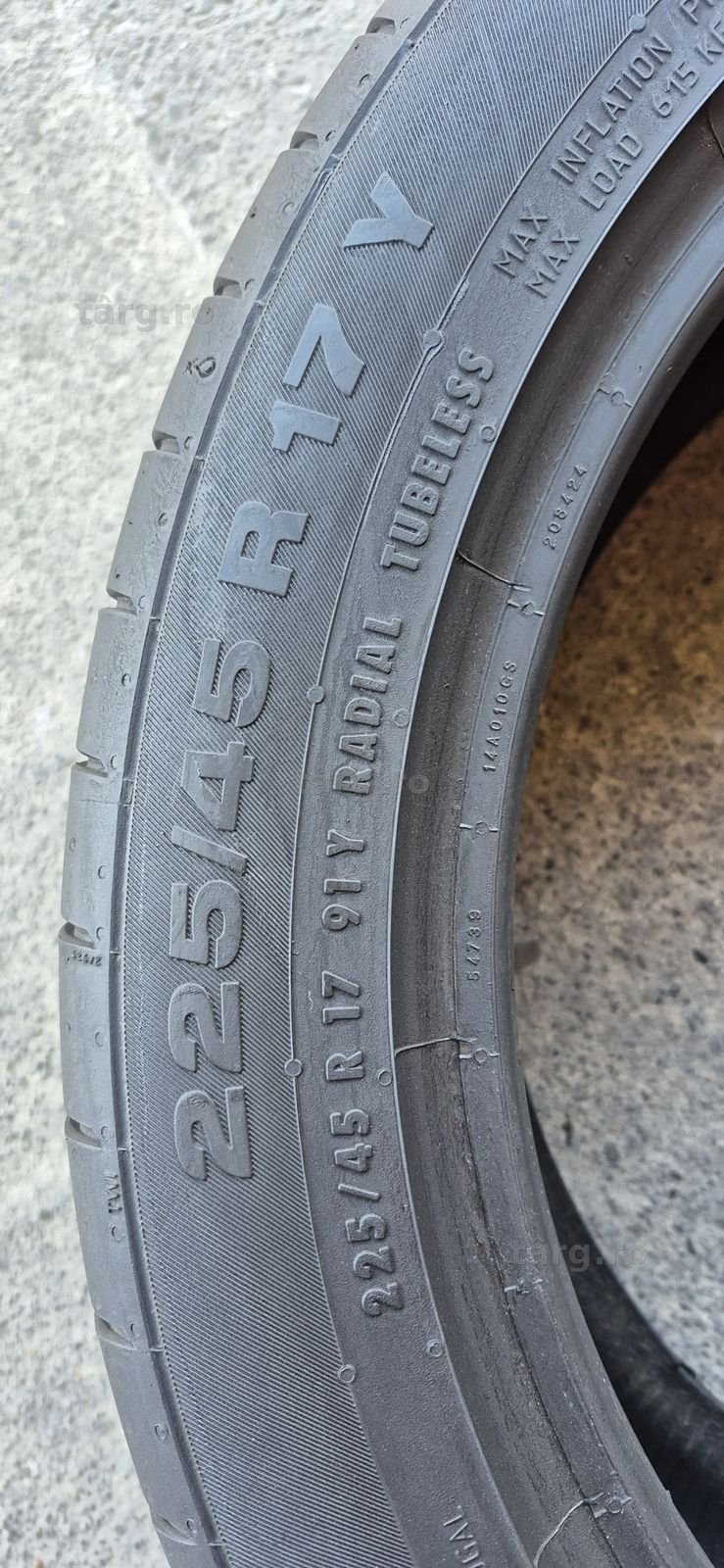 4 anvelope vara Continental,fata 225/45/17,spate 245/40/17.Pretul este pe bucata. 5