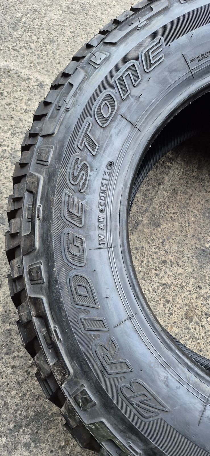 4 anvelope ofroad M+S noi Bridgestone 245/70/17.Pretul este pe bucata. 4