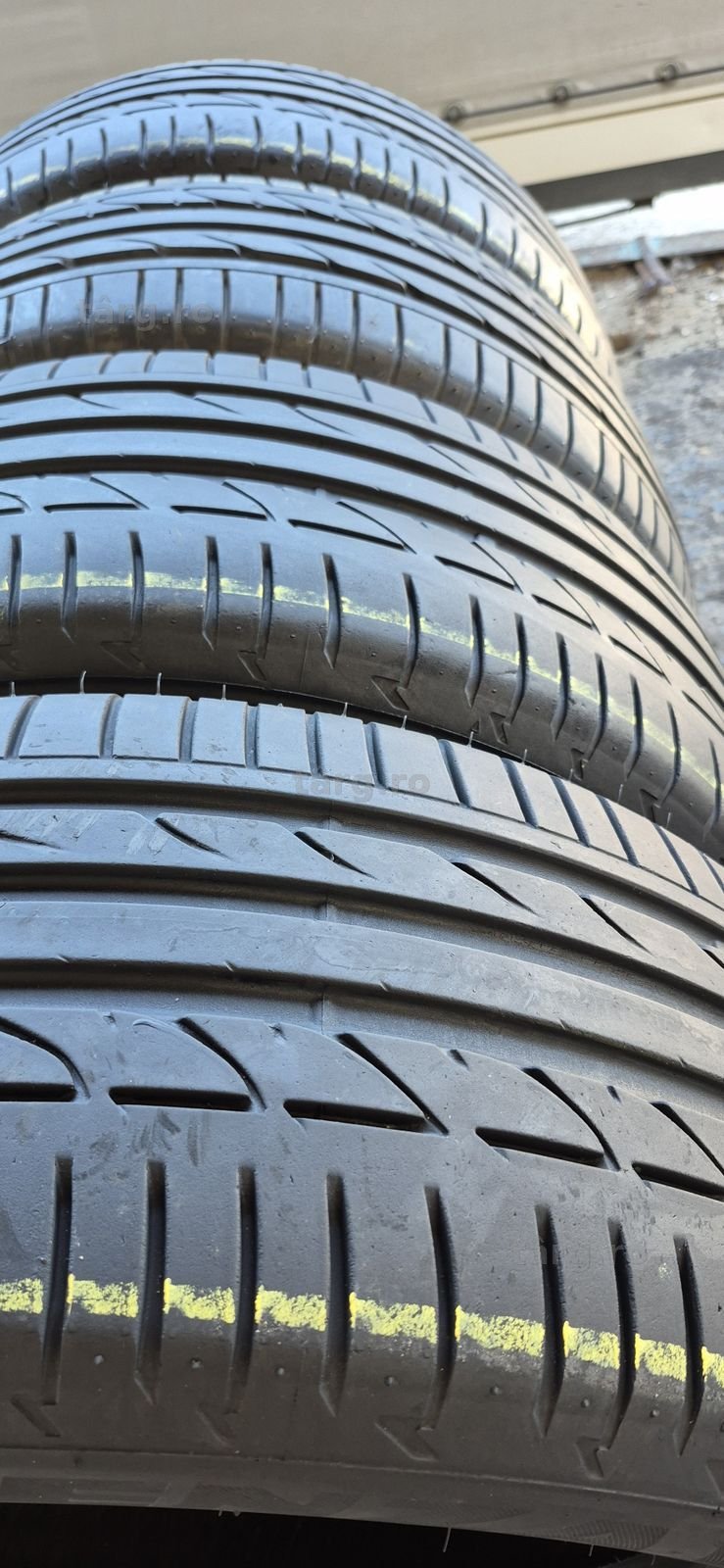 4 anvelope vara Bridgestone 235/50/18.Pretul este pe bucata. 4