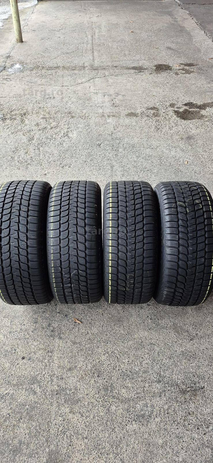 4 anvelope iarna Bridgestone 255/55/17.Pretul este pe bucata