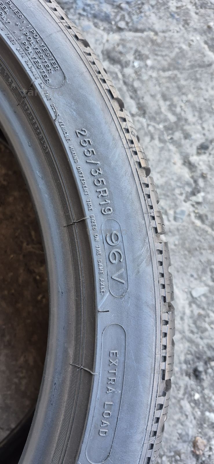 4 anvelope iarna ca si noi Michelin 255/35/19.Pretul este pe bucata. 6