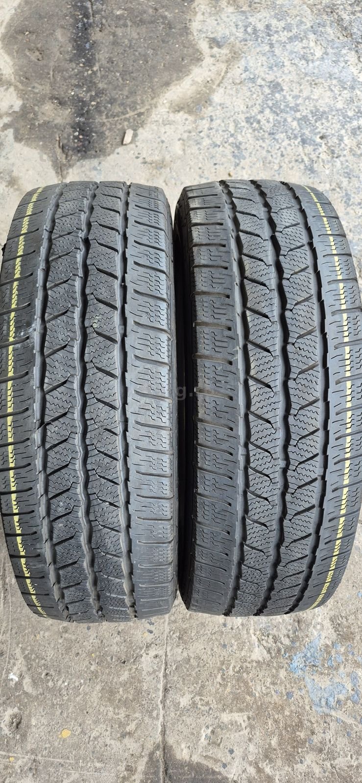 4 anvelope iarna Continental 215/60/17C.Pretul este pe bucata 2
