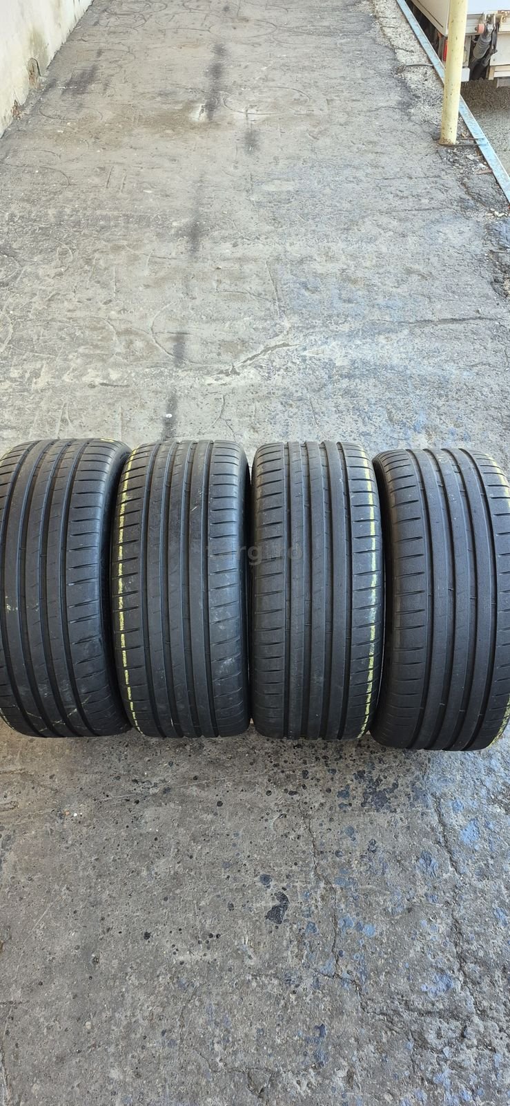 4 anvelope vara Michelin 245/35/20,dot 2021-2022.Pretul este pe bucata.
