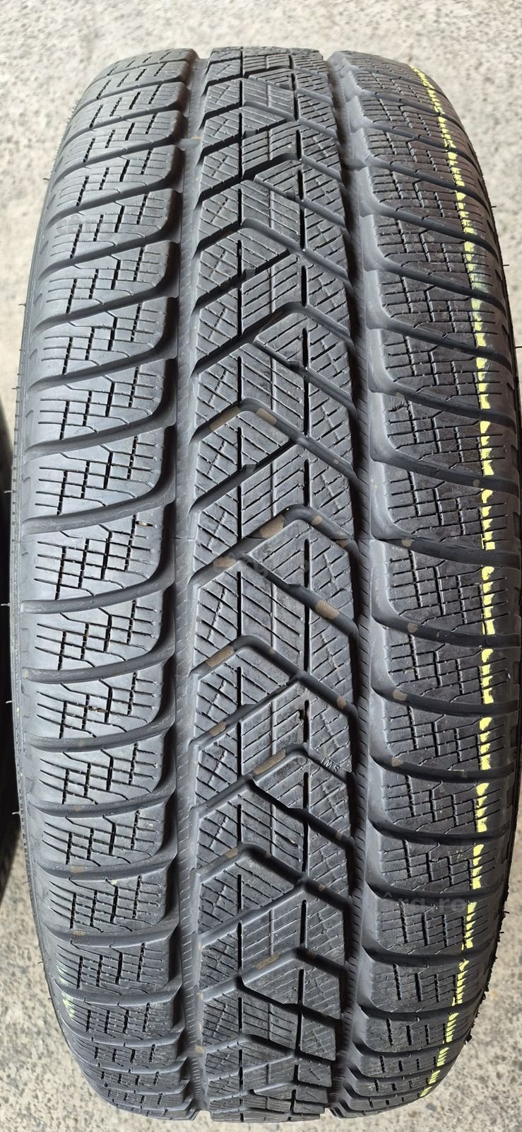 4 anvelope iarna Pirelli 235/65/19.Pretul este pe bucata 3