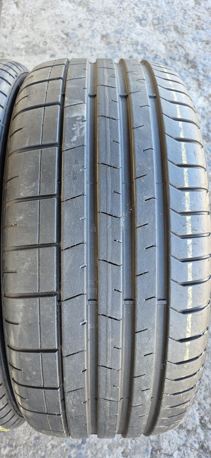 4 anvelope vara Pirelli 235/35/20.Pretul este pe bucata. 3