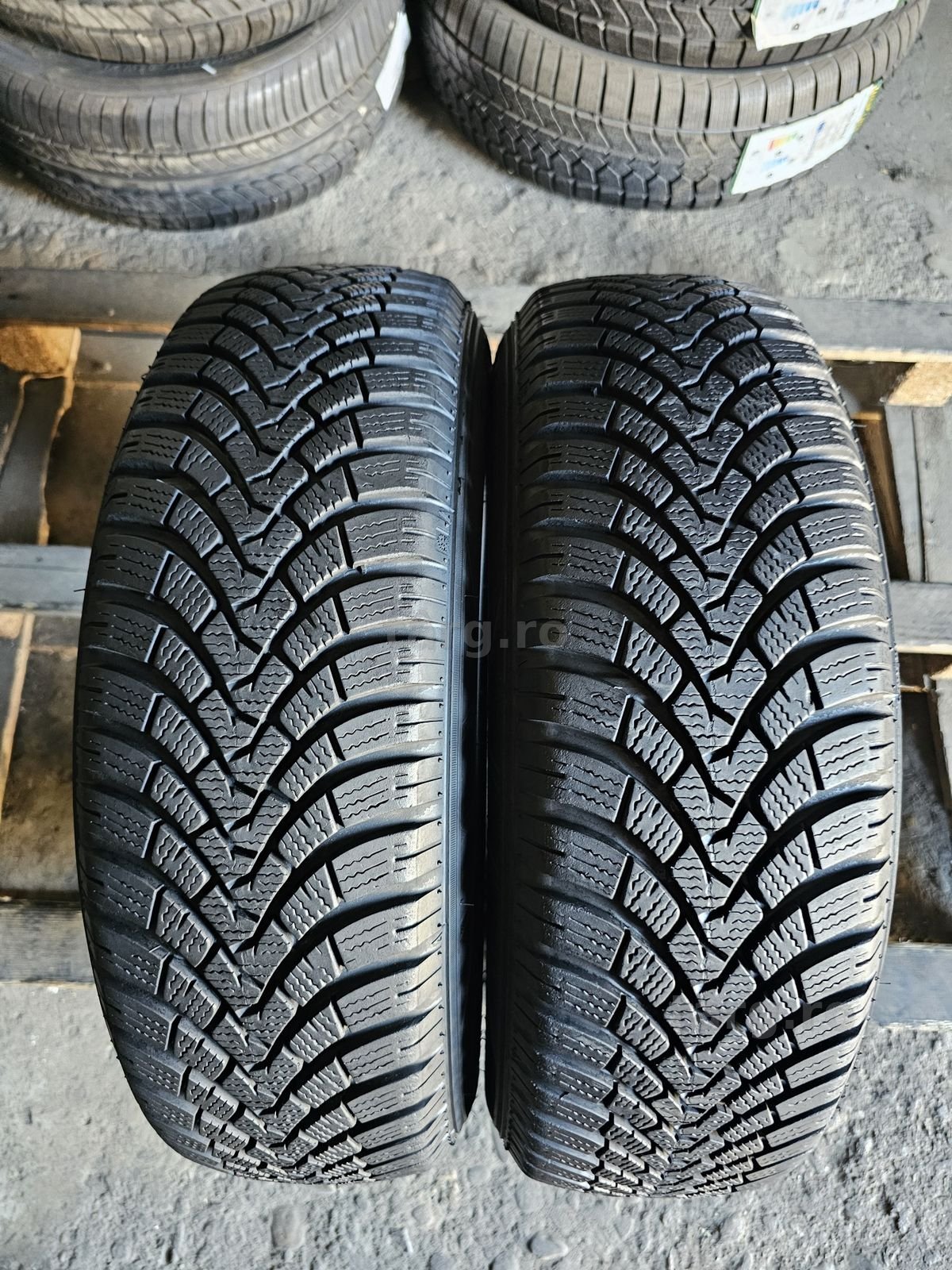 2 anvelope iarna 175 65 14 Falken 7mm