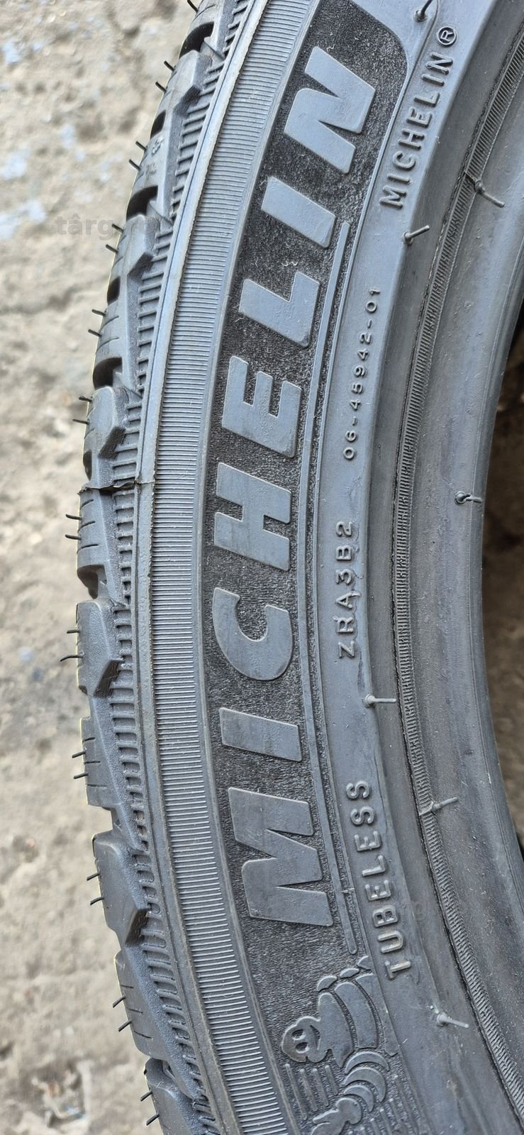 4 anvelope iarna Michelin,235/45/19.Pretul este pe bucata. 4