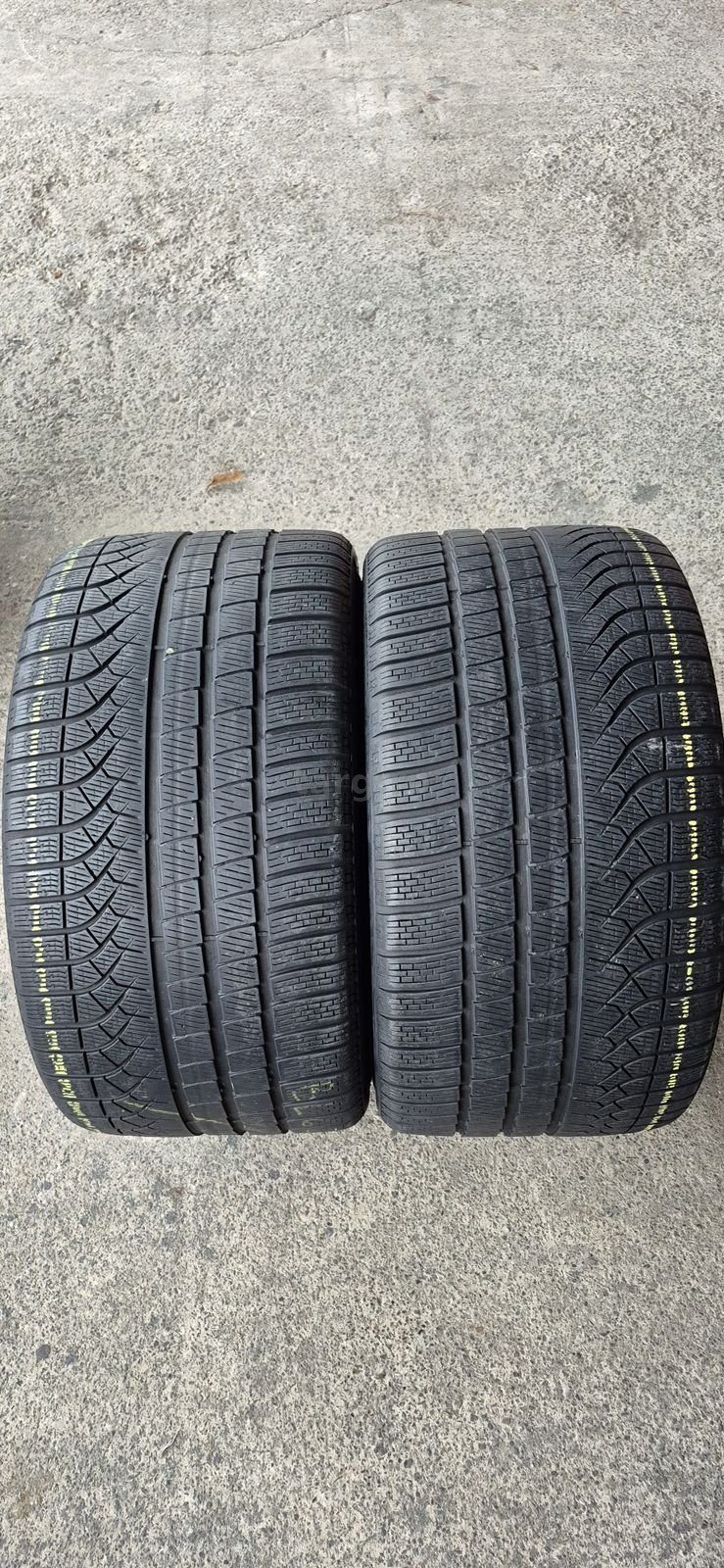 2 anvelope iarna Pirelli 315/30/21.Pretul este pe bucata