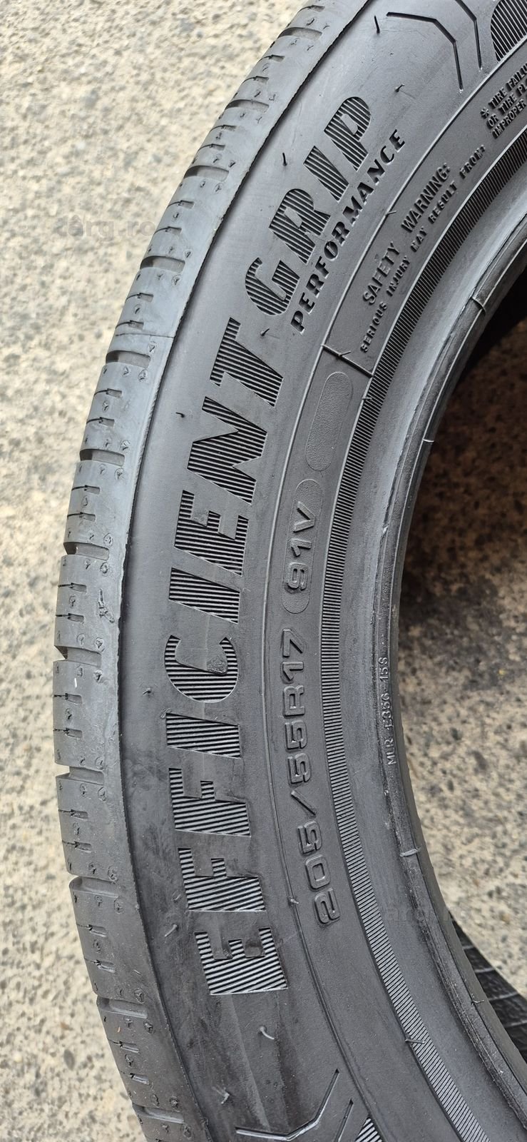 2 anvelope vara noi Goodyear 205/55/17.Pretul este pe bucata. 4