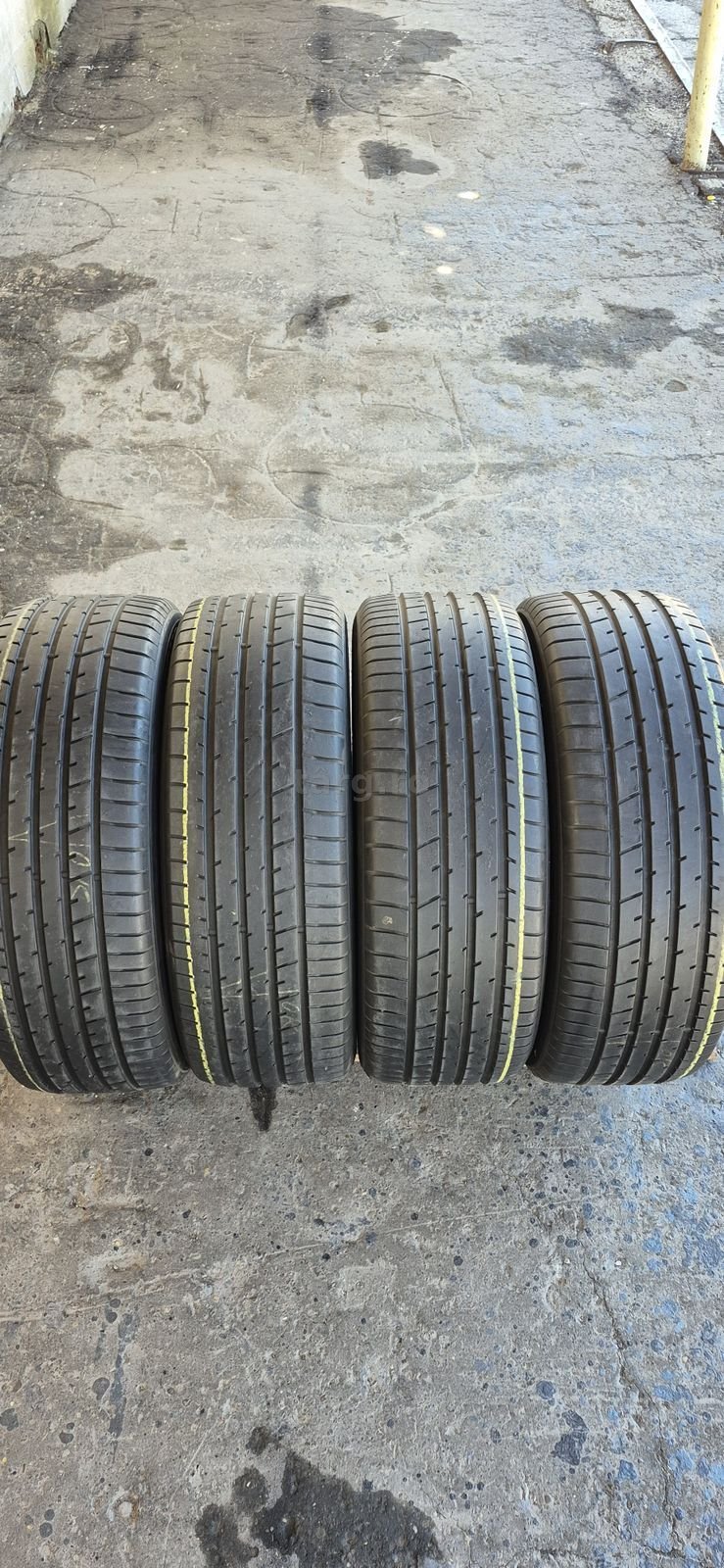 4 anvelope vara  Toyo 225/55/19.Pretul este pe bucata.