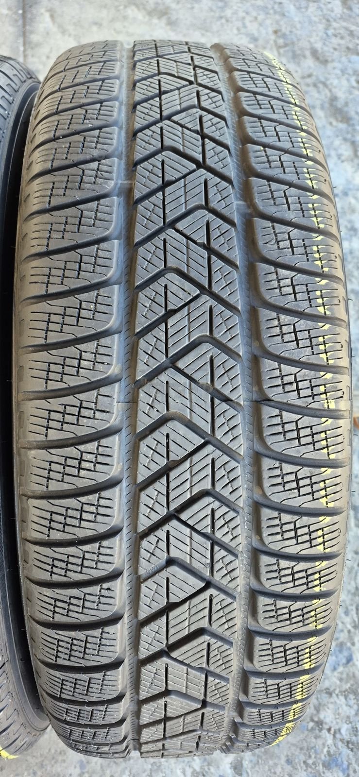 4 anvelope iarna Pirelli 235/65/19,dot 2022.Pretul este pe bucata 3
