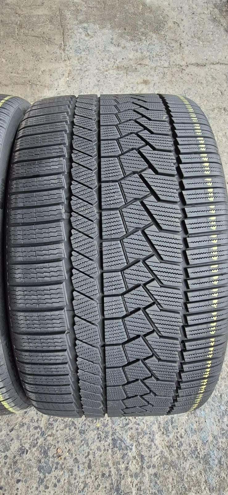 4 anvelope iarna Continental,fata 255/35/21,spate 305/30/21.Pret/buc. 3