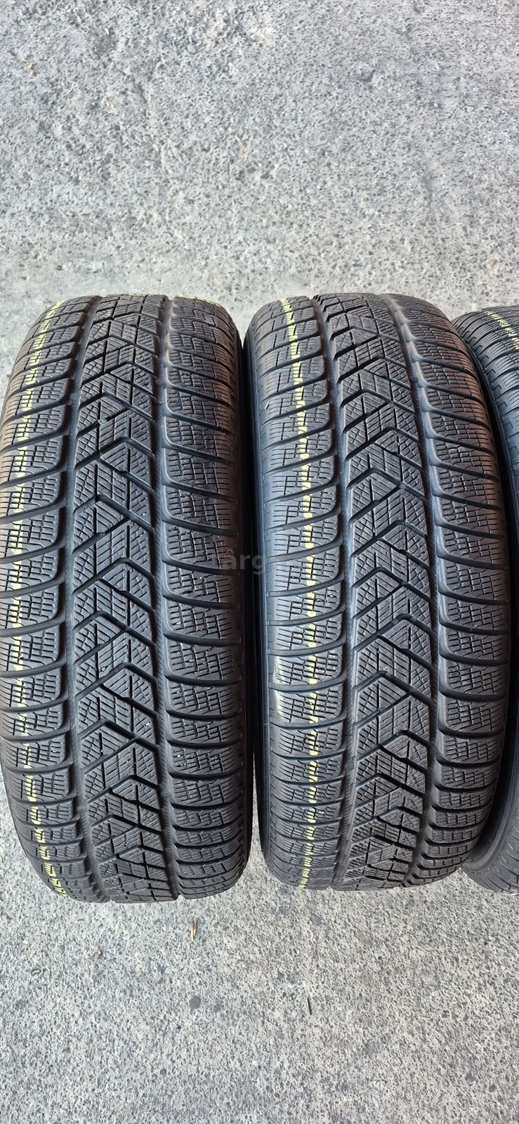 4 anvelope iarna Pirelli 235/65/18,dot 2020.Pretul este pe bucata 2