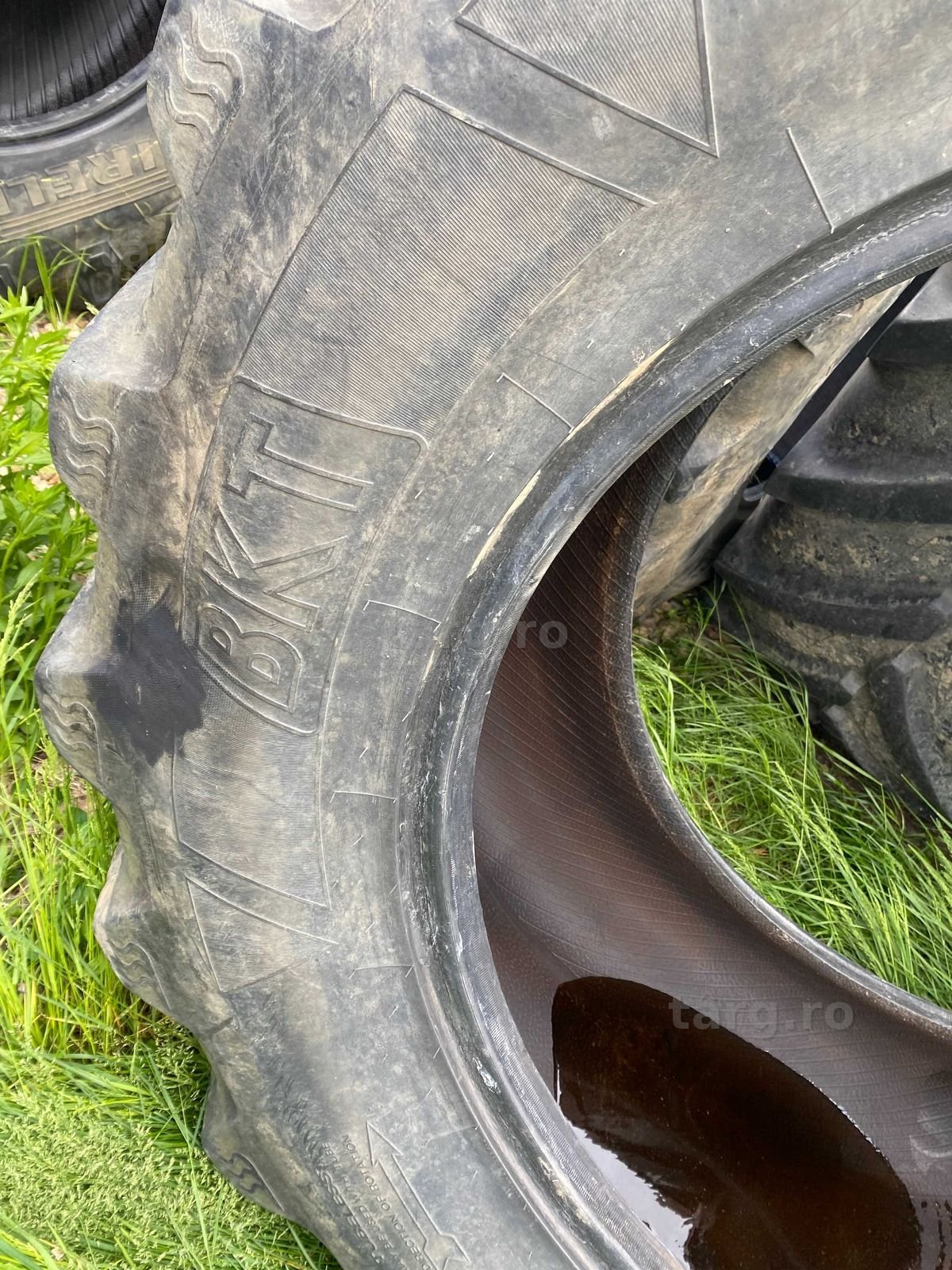 650/65  R38  BKT 3