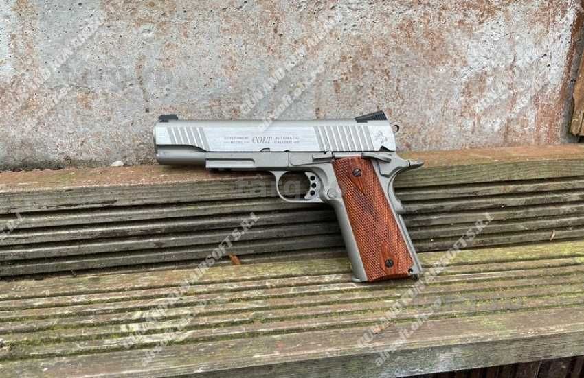Pistol Airsoft Colt CO2 - Modificat de CyberGun, Performanță de Top !!