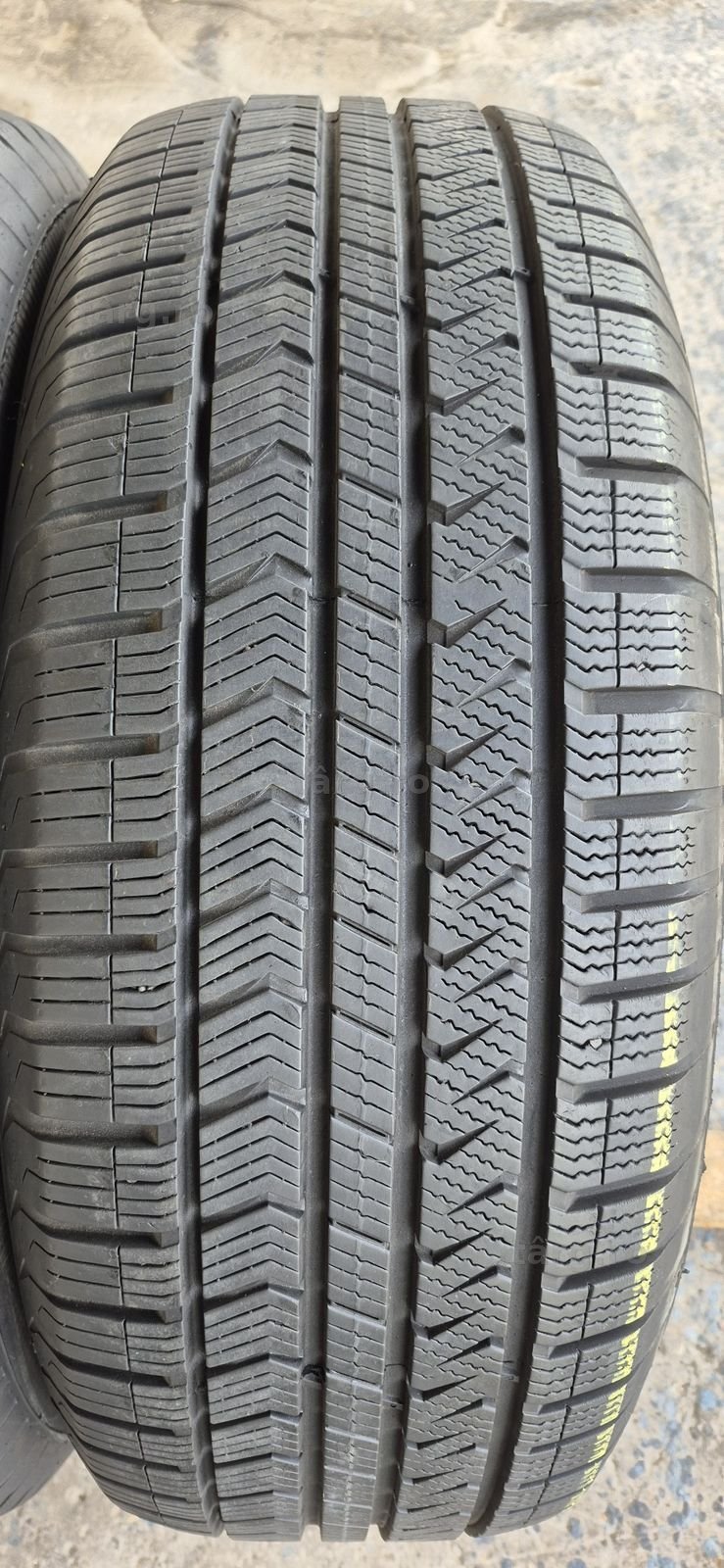 2 anvelope M+S Vredestein 245/65/17.Pretul este pe bucata. 2