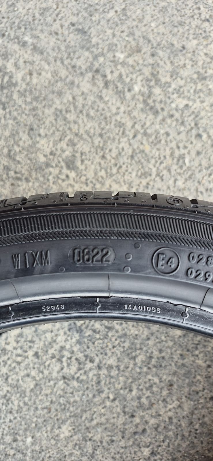 4 anvelope vara,fata Semperit 225/40/18,spate Barum 245/35/18.Pretul este pe bucata. 7