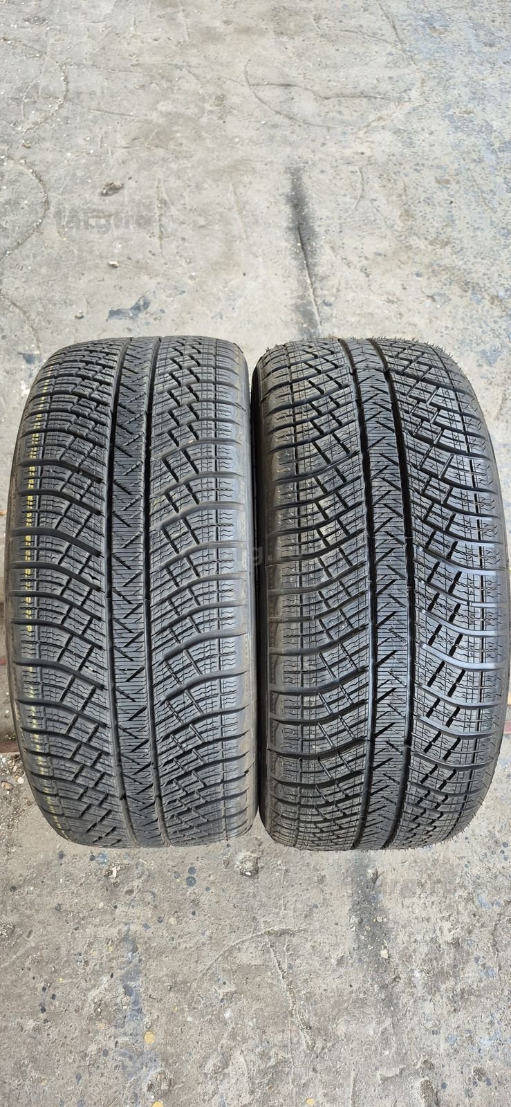 2 anvelope iarna Michelin 265/45/19.Pretul este pe bucata