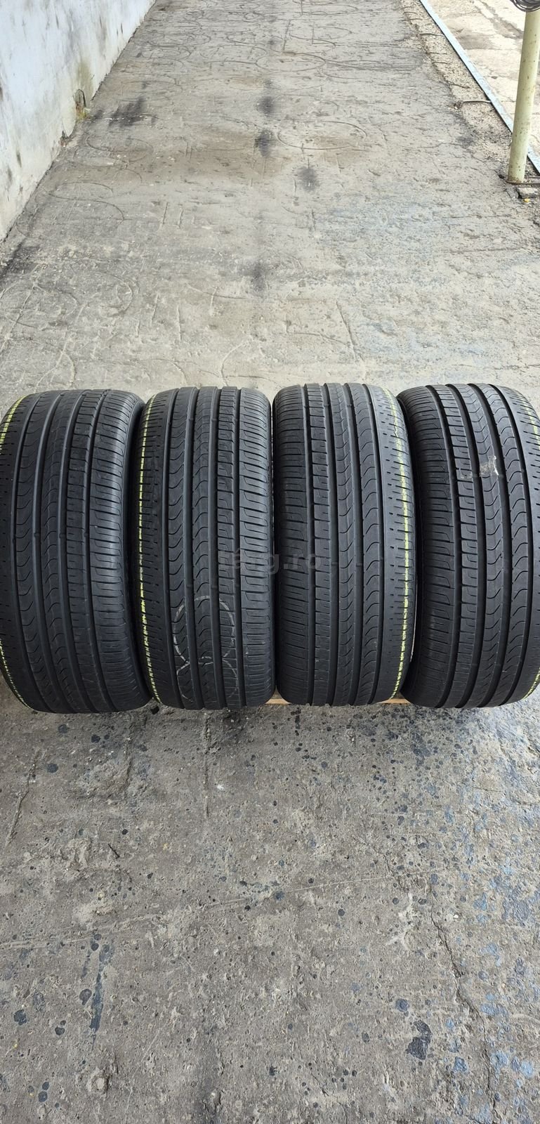 4 anvelope vara Pirelii 275/40/21.Pretul este pe bucata.