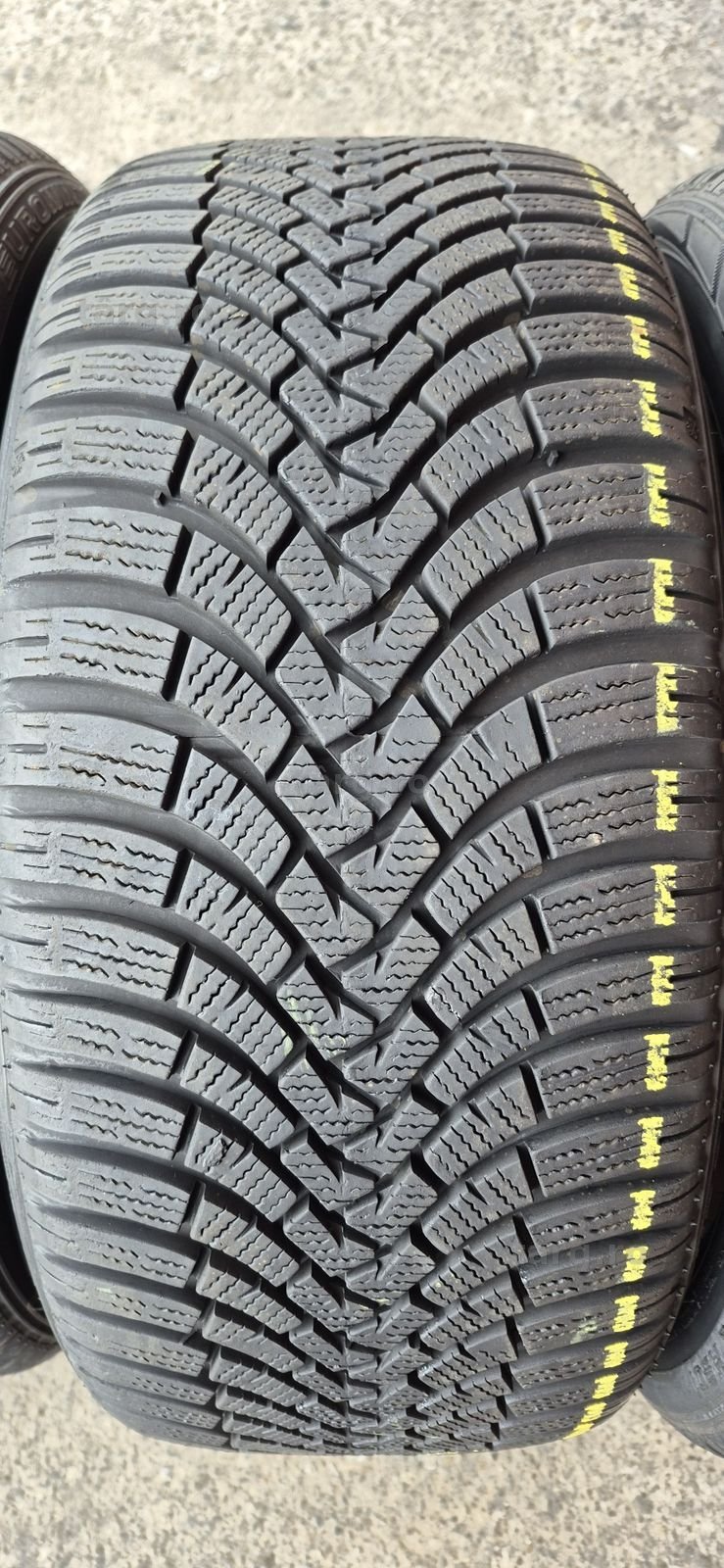 4 anvelope iarna ca si noi Falken 235/40/18.Pretul este pe bucata 3