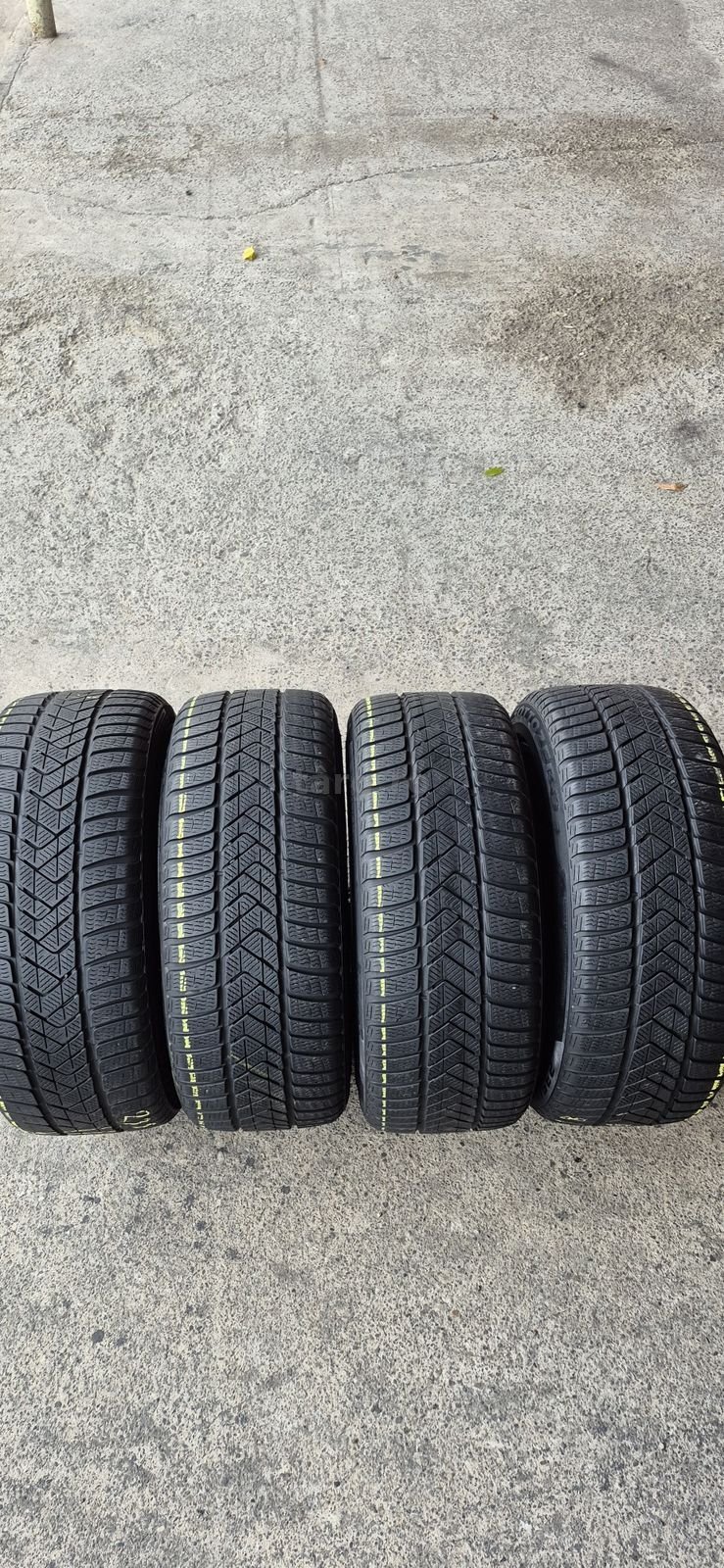 4 anvelope iarna Pirelli 235/45/18.Pretul este pe bucata.
