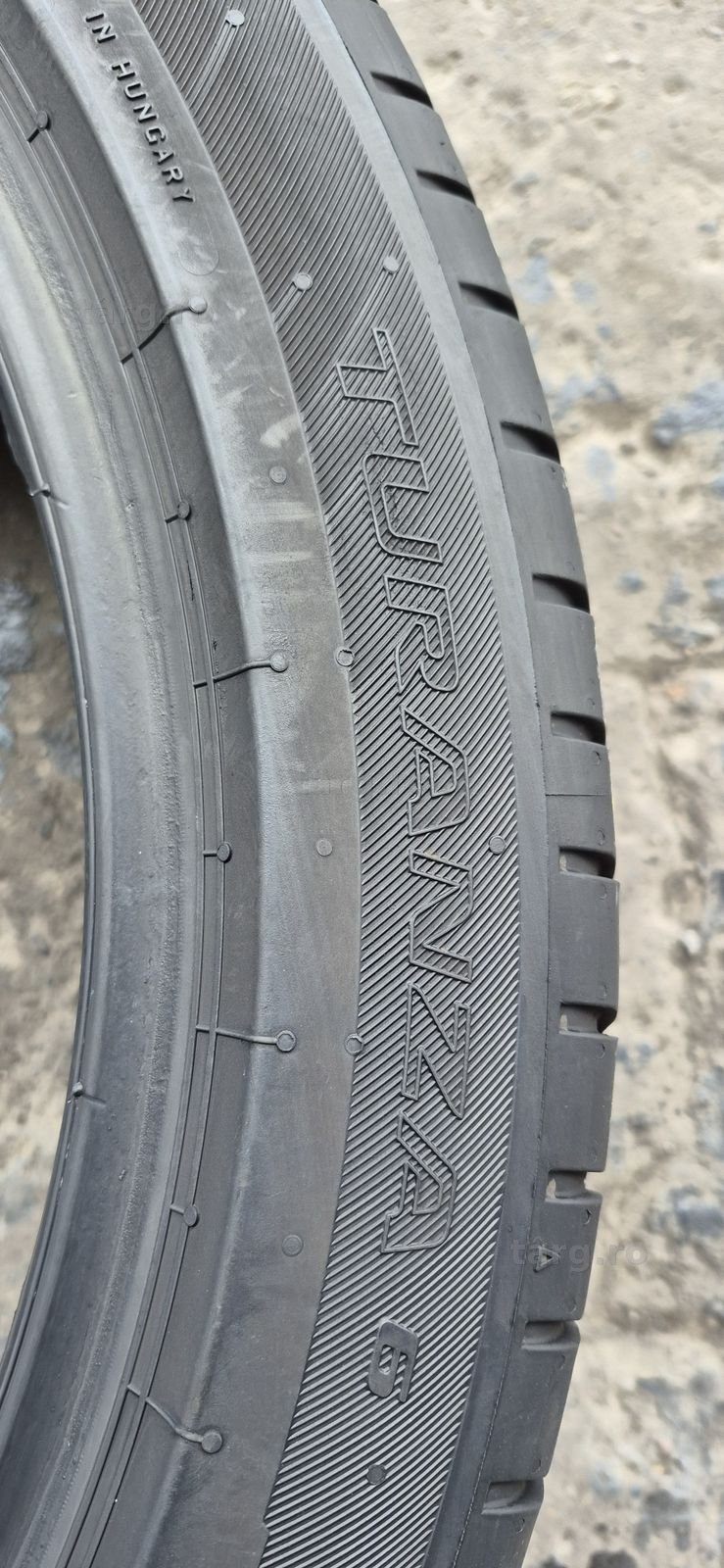 4 anvelope vara Bridgestone,fata 235/45/20,spate 255/40/20.Pretul este pe bucata 3
