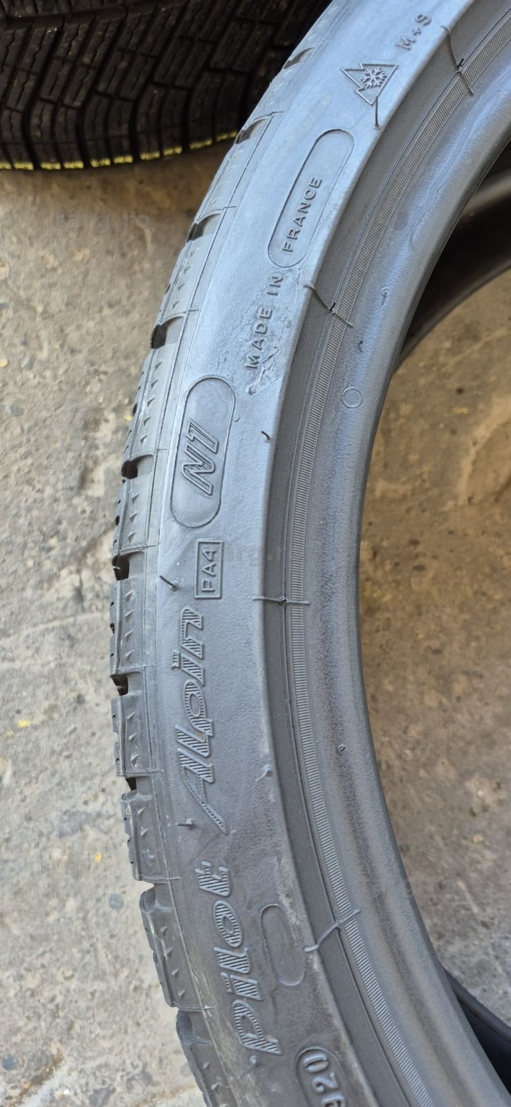 4 anvelope iarna ca noi Michelin,fata 245/35/20,spate 295/30/20.Pretul este pe bucata. 5