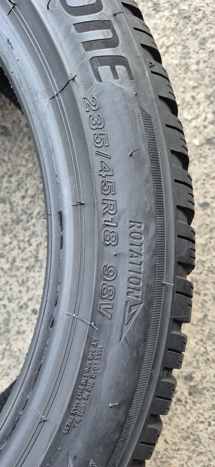 4 anvelope iarna Bridgestone 235/45/18.Pretul este pe bucata 5