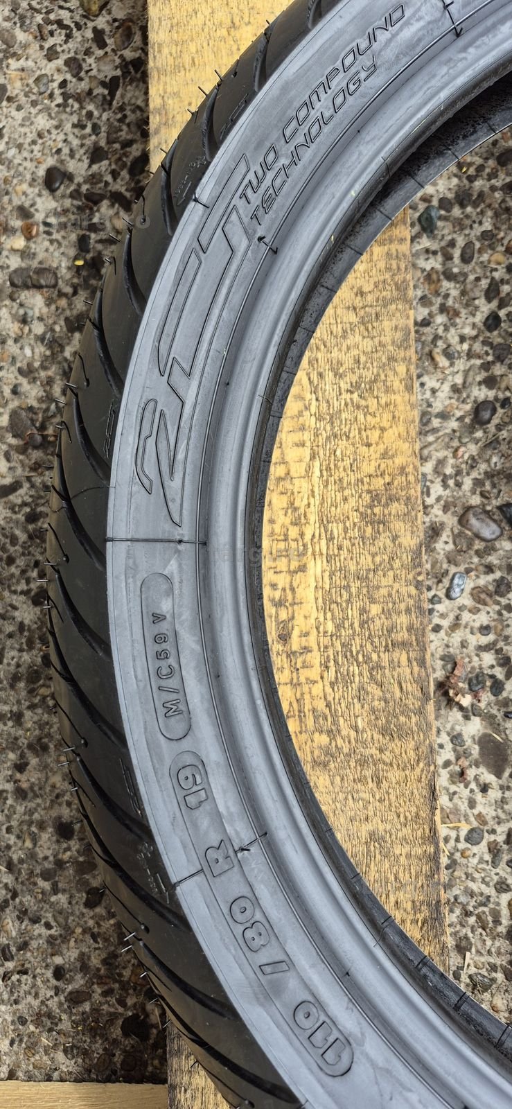 O anvelopa moto fata noua Michelin 110/80 R19M/C,dot 2019. 5