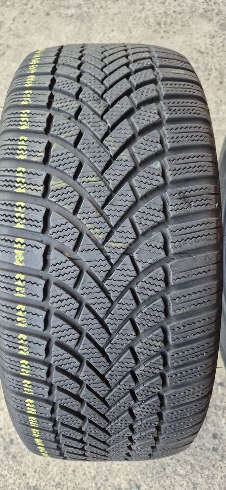 4 anvelope iarna Bridgestone 235/45/18.Pretul este pe bucata 3