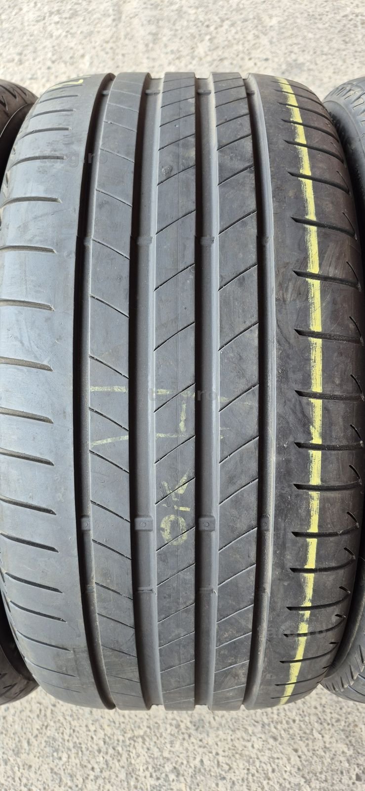 4 anvelope vara Bridgestone,fata 225/45/18,spate 255/40/18.Pret/bucata 3