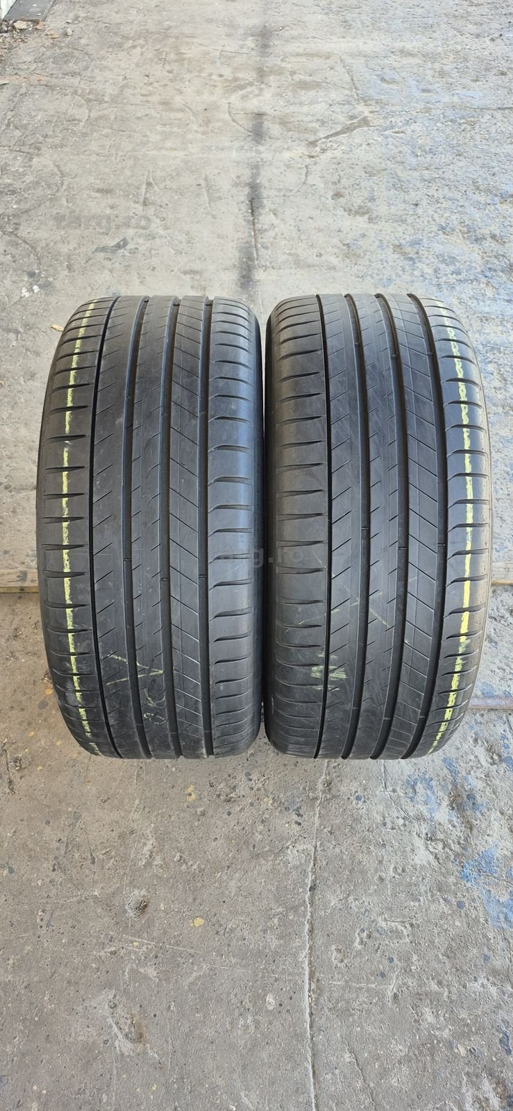 2 anvelope vara Michelin 275/50/19.Pretul este pe bucata