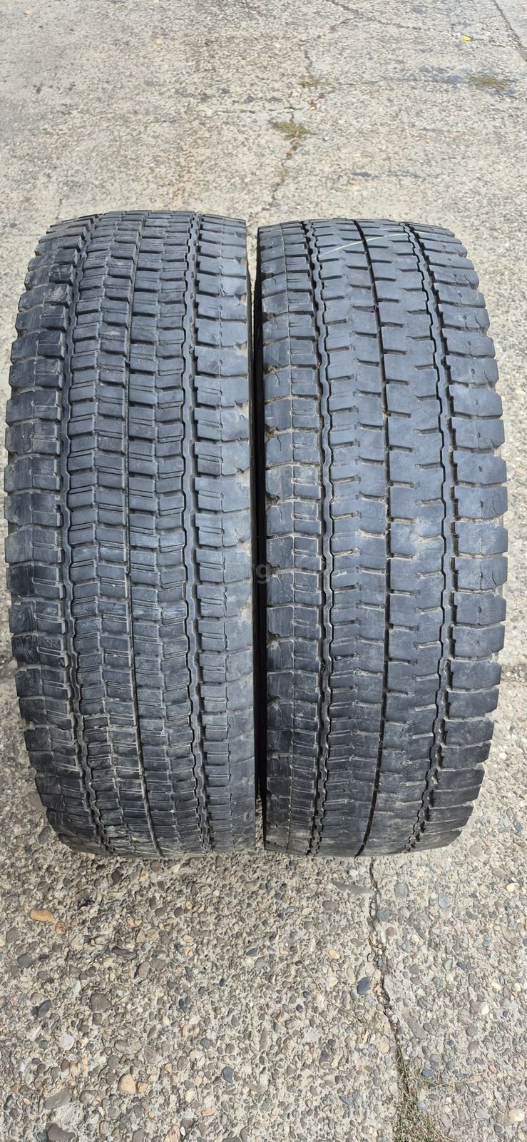 12 anvelope M+S  Bridgestone 295/80/22,5.Pretul este pe bucata 2