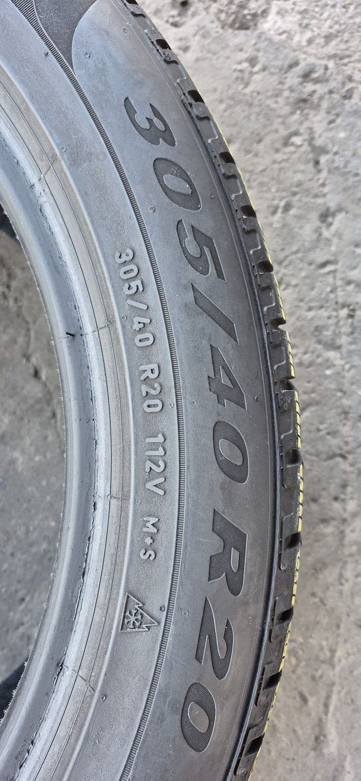 4 anvelope iarna Pirelli,fata 275/45/20,spate 305/40/20.Pret/bucata 7
