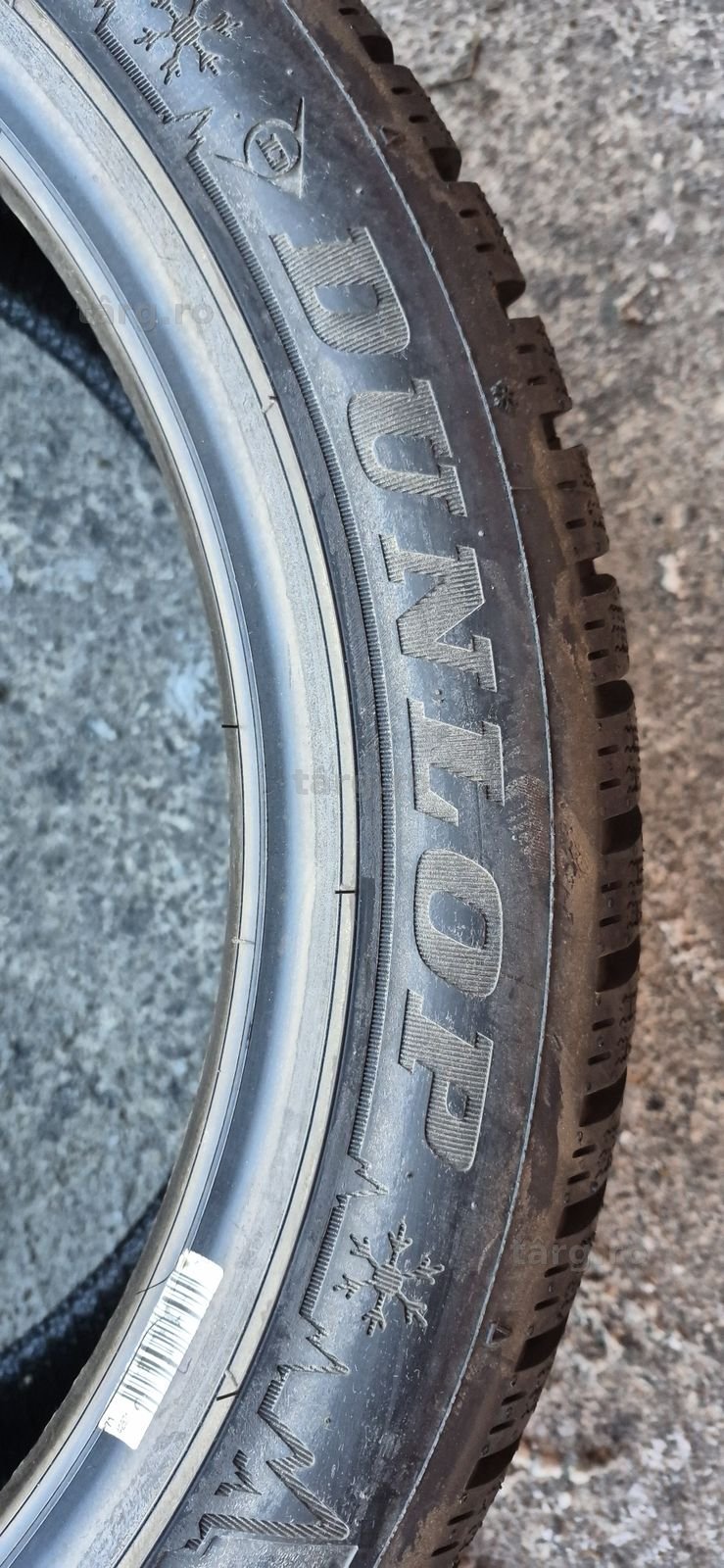 4 anvelope iarna noi Dunlop 225/45/18.Pretul este pe bucata. 4