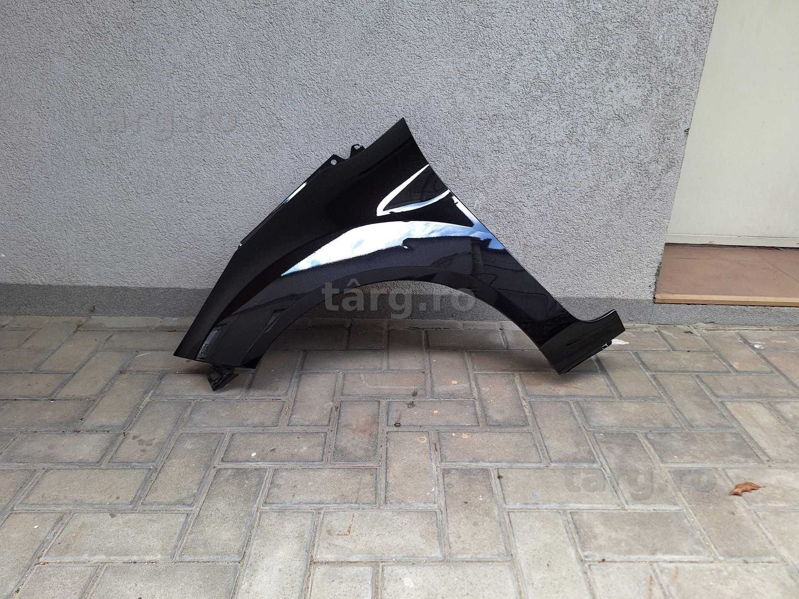 Aripa Fata Stanga Ford Fiesta An 2008-2017 Vopsita Negru