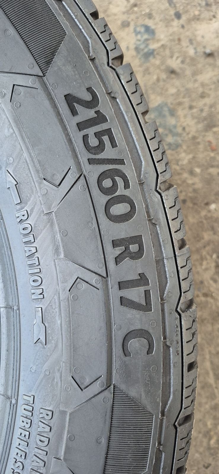4 anvelope iarna Continental 215/60/17C.Pretul este pe bucata 5