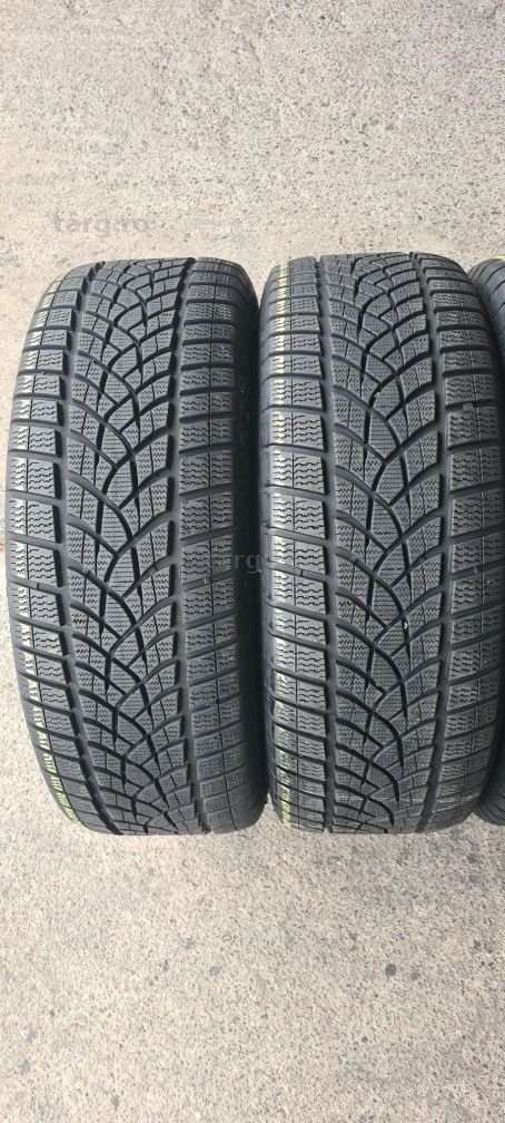 4 anvelope iarna Goodyear,fata 235/55/19,spate 255/50/19.Pret/bucata 2