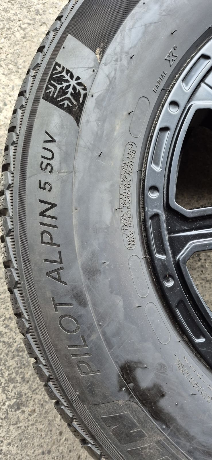 4 anvelope iarna ca si noi Michelin 255/70/18.Pretul este pe bucata. 5