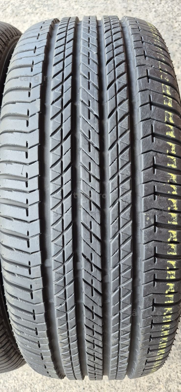 2 anvelope vara Bridgestone 235/60/17.Pretul este pe bucata. 2