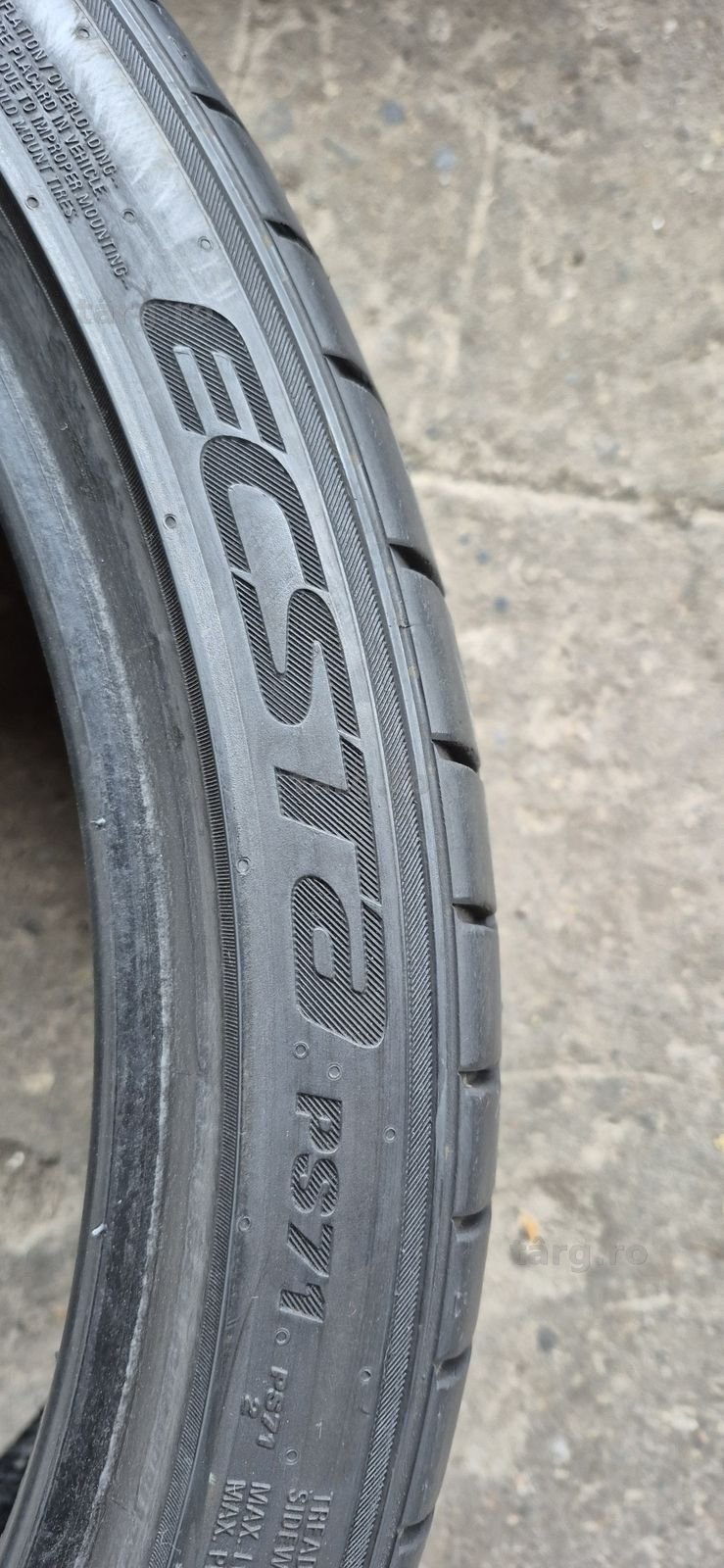 4 anvelope vara,fata Kumho 225/35/19,spate Pirelli 255/30/19.Pret/buc. 4