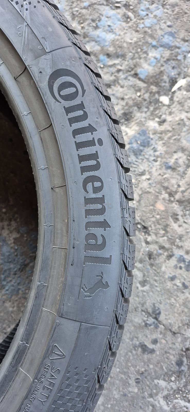 4 anvelope iarna Continental 245/40/19.Pretul este pe bucata. 4
