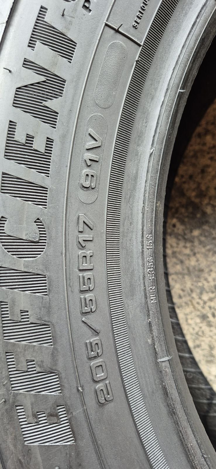2 anvelope vara noi Goodyear 205/55/17.Pretul este pe bucata. 5