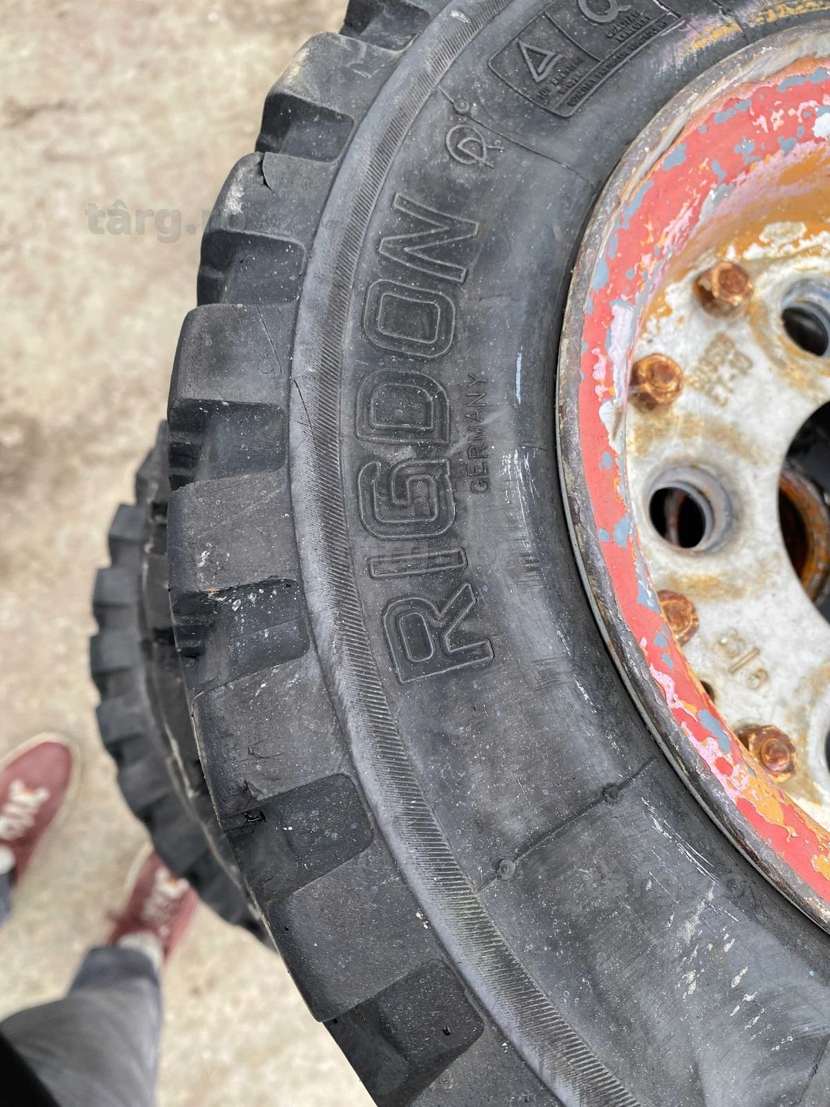 Anvelope 400 R18 3