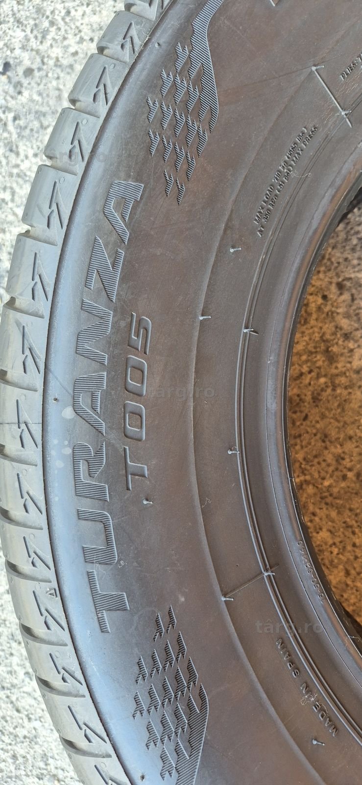 2 anvelope vara noi Bridgestone 215/65/15.Pretul este pe bucata. 4
